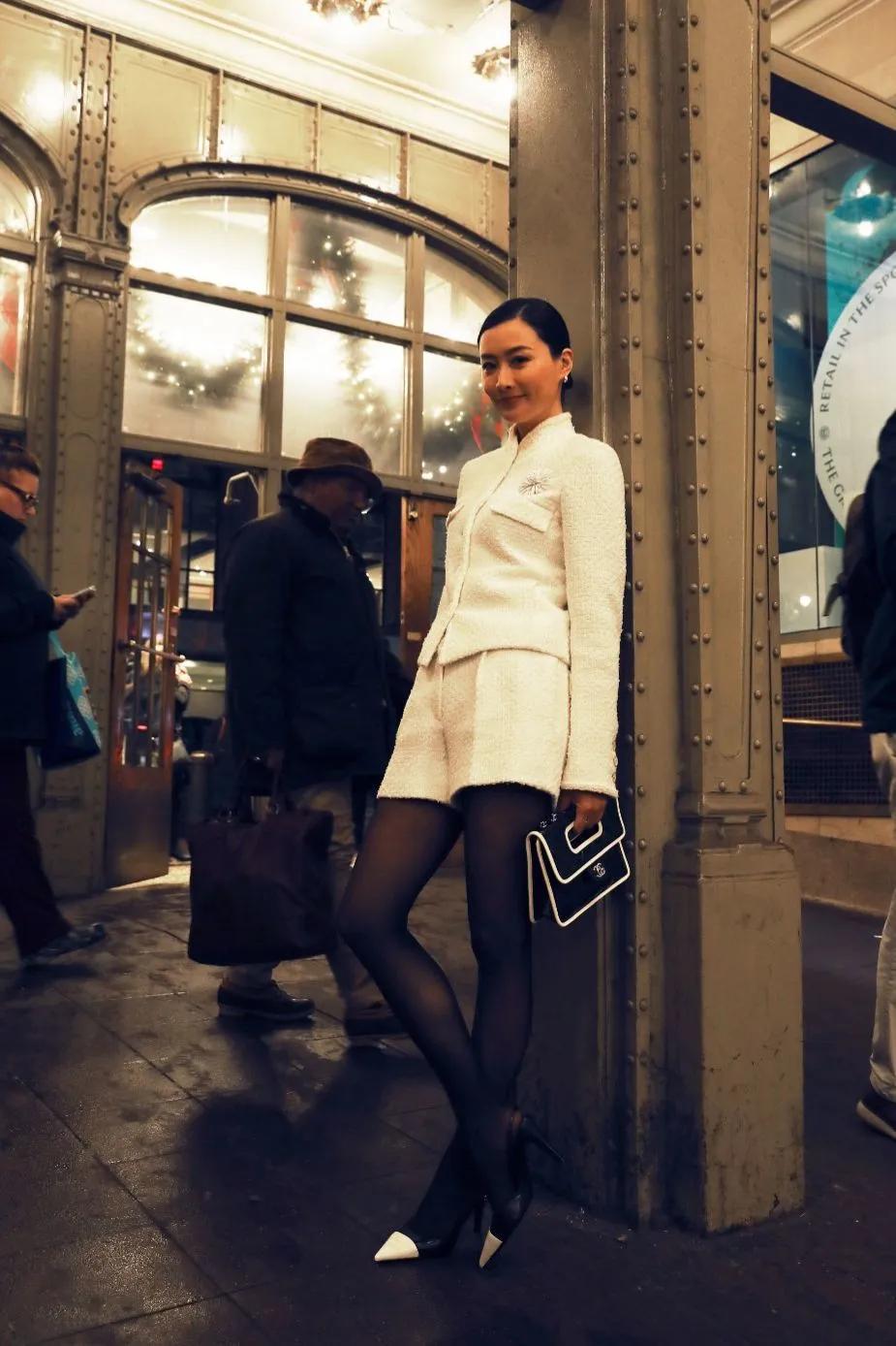 43岁前TVB花旦现身纽约地铁晒靓腿，将再自编自导短片盼明年上映