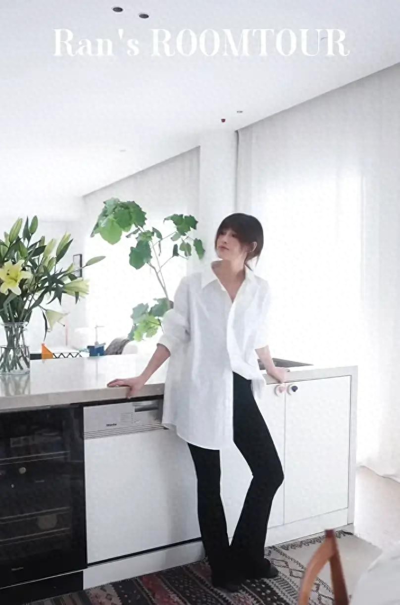 40岁女演员晒北京平层!8万餐桌,10万沙发,不拍戏日子照样滋润