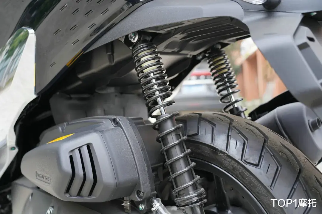 两轮头等舱,QJMOTOR鸿350GS静态全解析,不只是价格低还有硬实力