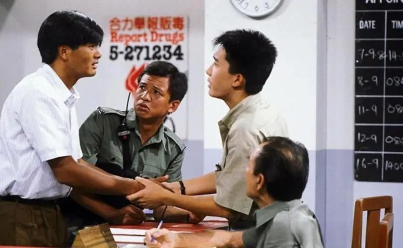 许绍雄凌晨去世，周润发来晚了，他的背影都是悲伤，佘诗曼没遗憾