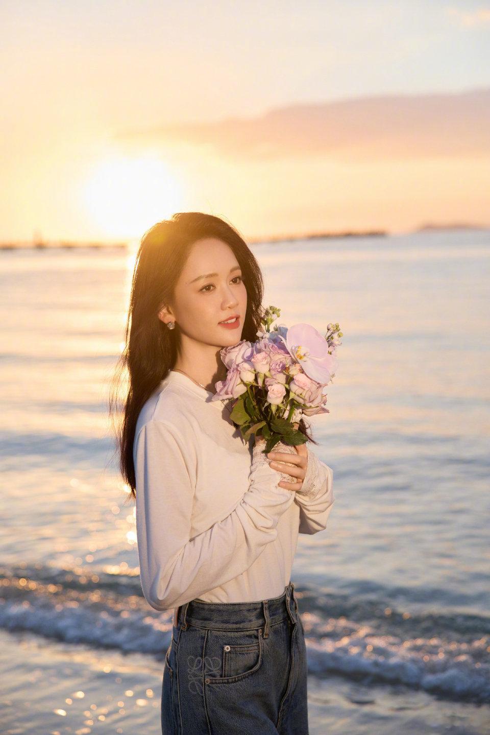 陈乔恩海边度假晒美照！光脚荡秋千老公掌镜拍，欣赏自己说瘦就瘦