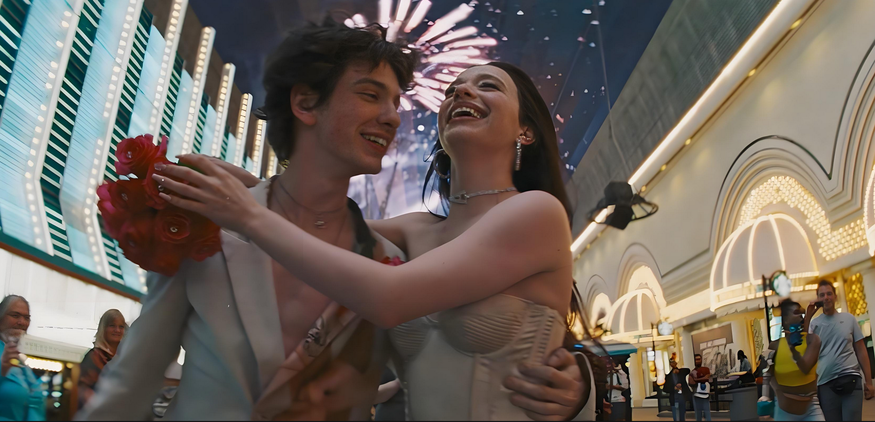 《阿诺拉》掀起波澜！裸露镜头与狗血剧情的真相揭秘