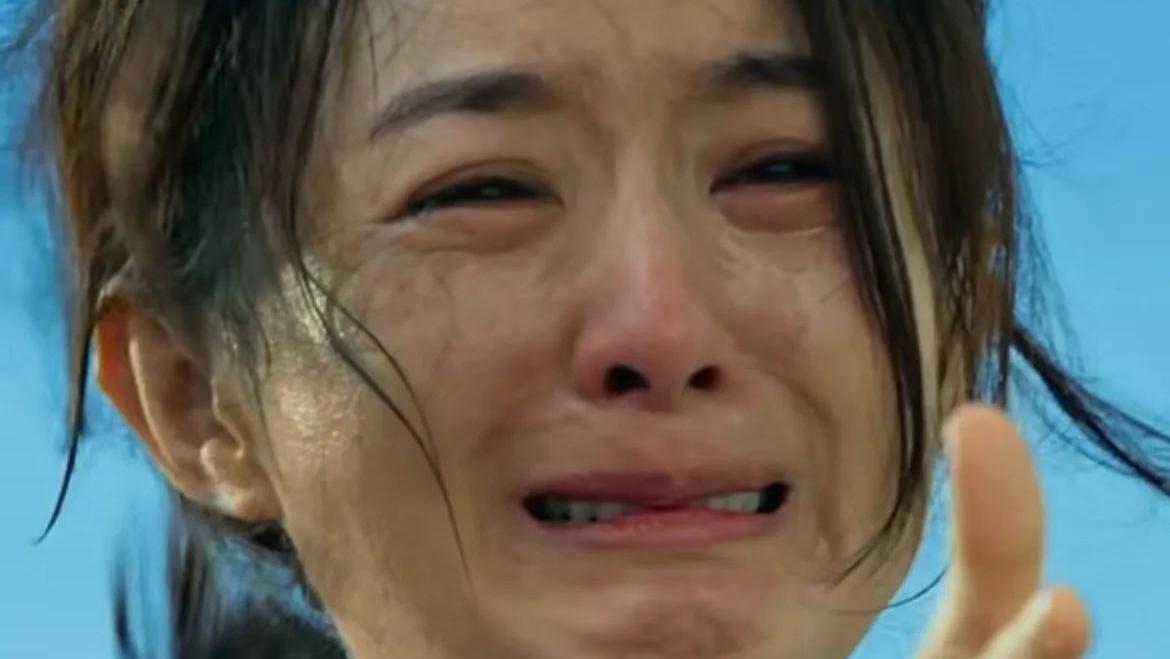 这次被央媒“点名”的赵丽颖，暴露真实处境，原来张艺谋真没说错