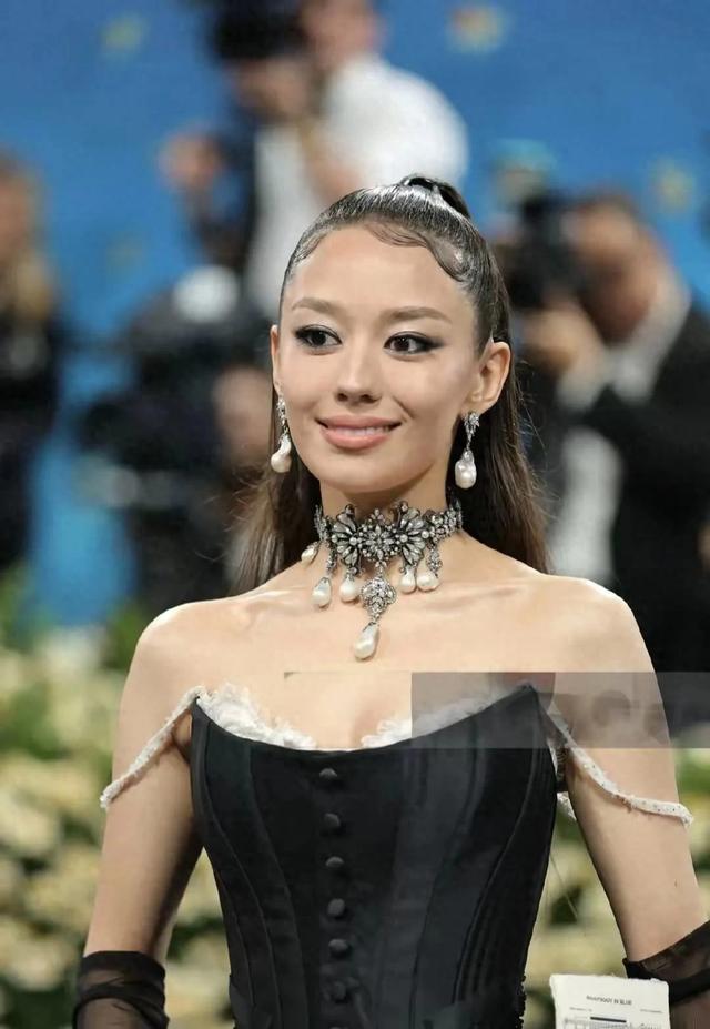 31岁吉娜快瘦成排骨精了，感觉一阵风就能刮倒，郎朗怎么不管管她