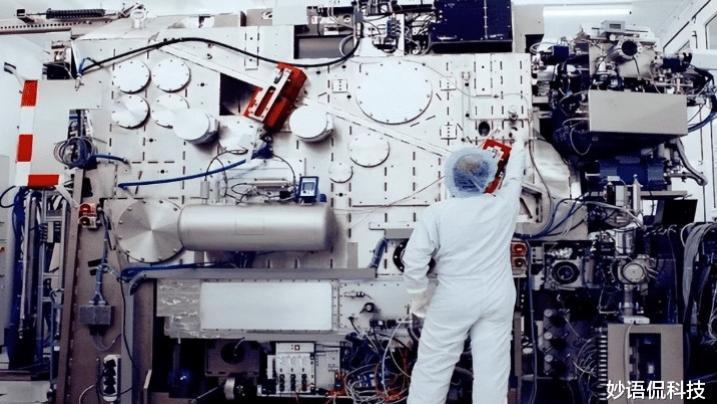 60台光刻机，1000亿元！荷兰官宣了，外媒：ASML开始秋后算账了