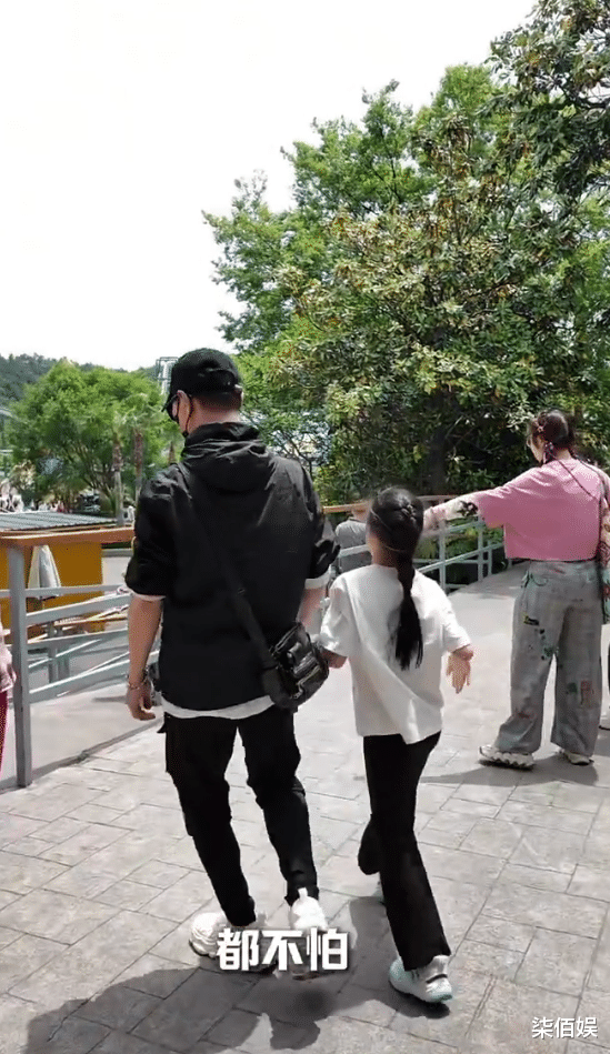 汪峰庆父亲节,二女儿罕露面,但他还是跟章子怡生的俩孩子更亲近
