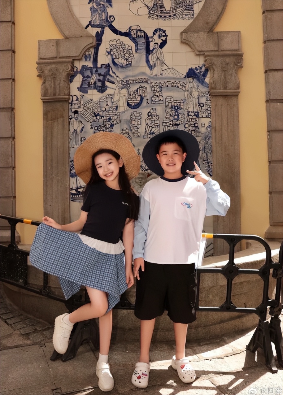 董璇没想到，自己辛苦养大的9岁女儿，如今已开始给佟丽娅长脸了