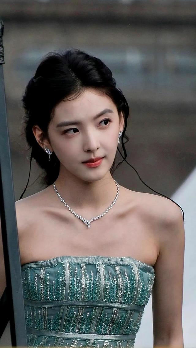 章若楠,好幼态可爱的一张青春面容