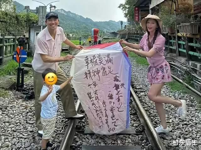 50岁的腰臀比让00后沉默，林志玲晒美照，活成了20岁！