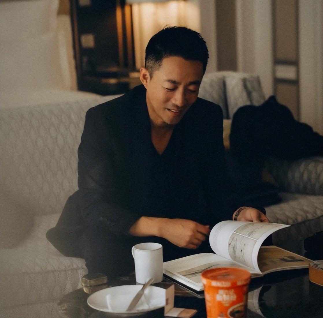 汪小菲罕见亲晒儿子正脸照，眉眼像极了大S，凸牙问题还没改善