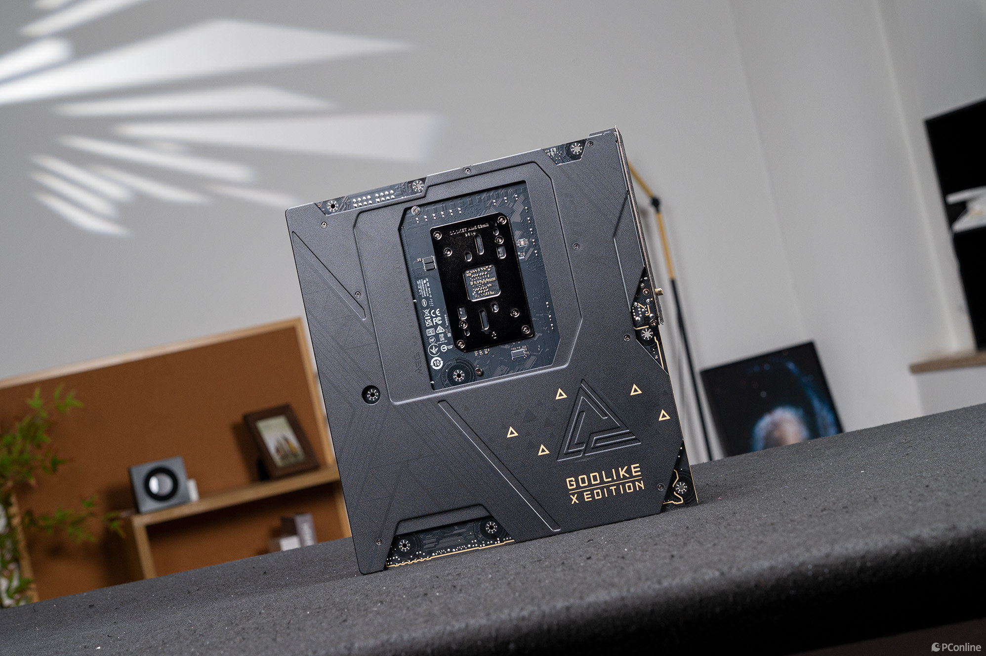巔峰再臨！微星MEG X870E GODLIKE X顏值實拍