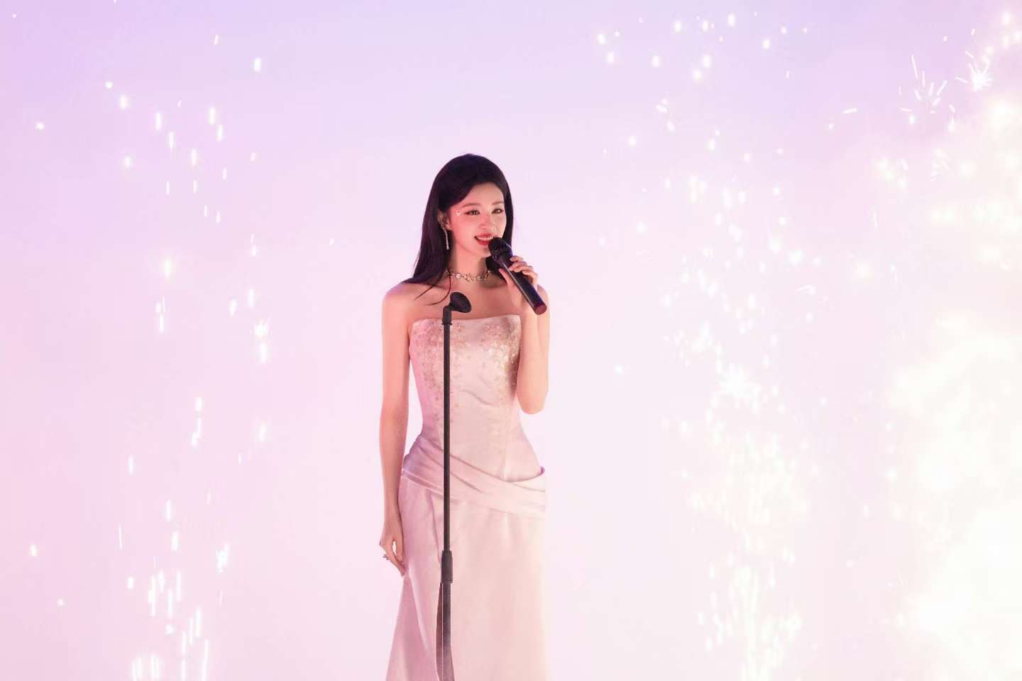 星河流淌，汇聚成港，开出浪漫之花，定个此刻——王楚然星河予你