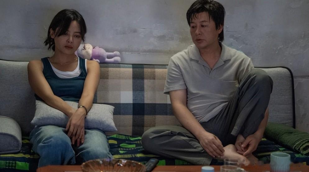 这回真是互扯头花了,辛芷蕾深夜发文怼“郝蕾”,网友:狐狸装纯