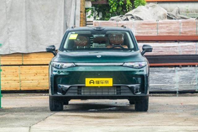 冬日选车攻略：增程SUV\可油可电\，适合全家出行-零跑C16