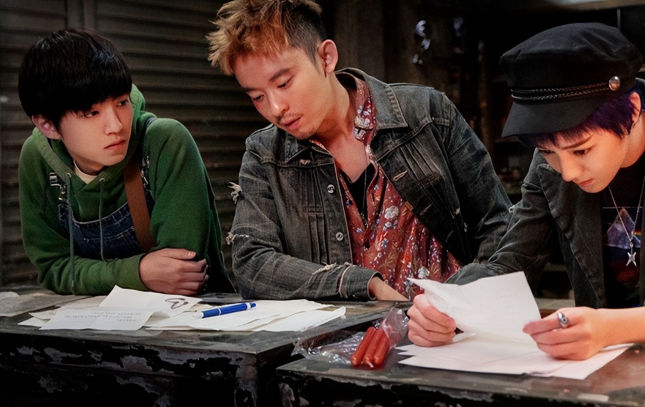 撕破脸了!王俊凯遭业内导演公开内涵,拍戏缺乏表演沟通,不是看手机就是打游戏