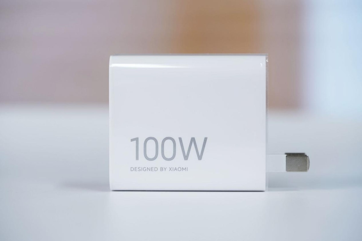 1.18mm超窄四等边直屏！小米17标准版评测：回归传统形态的旗舰