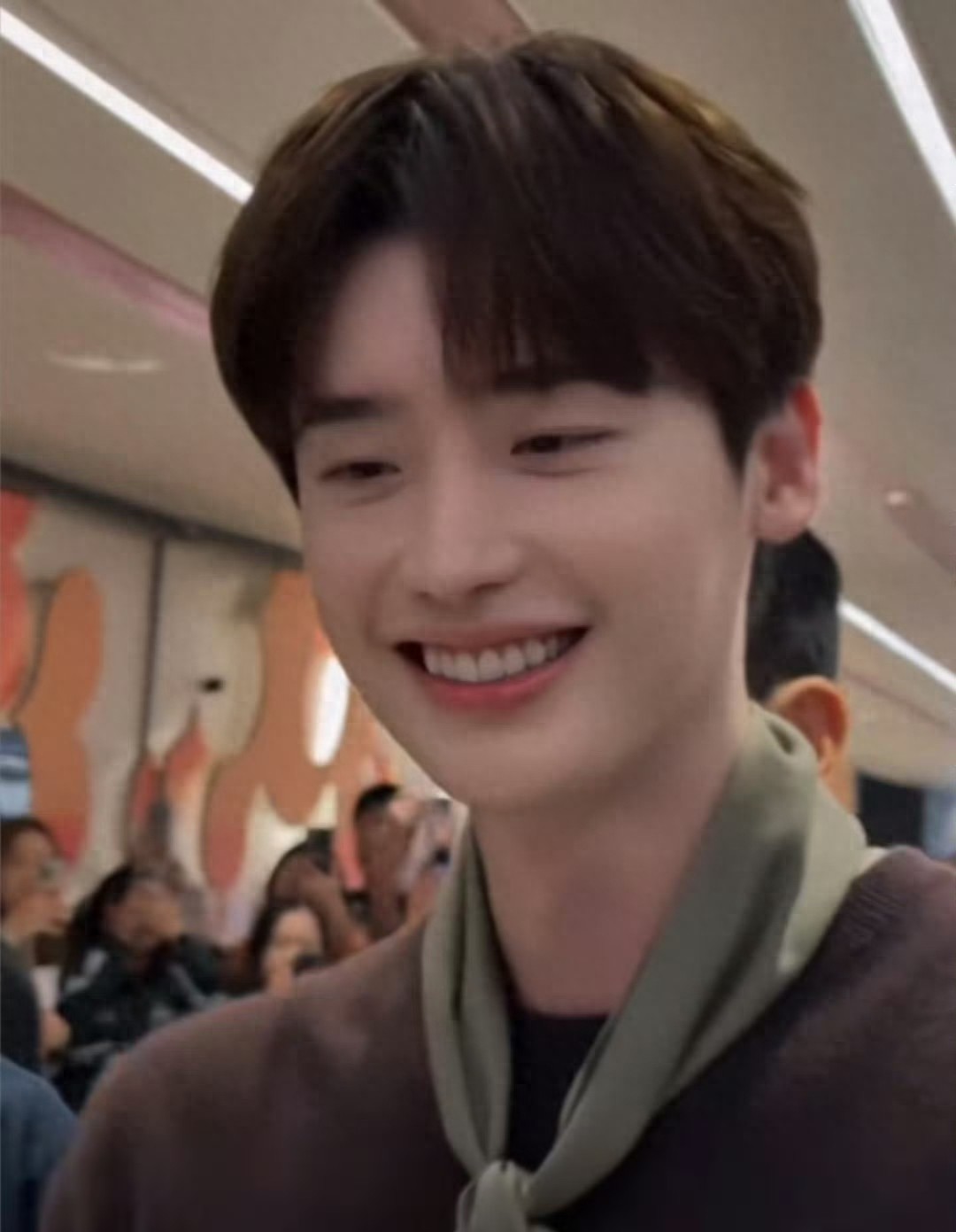 李钟硕香港生图刷屏：当“冻龄”成为一场温柔的“时间逆行”