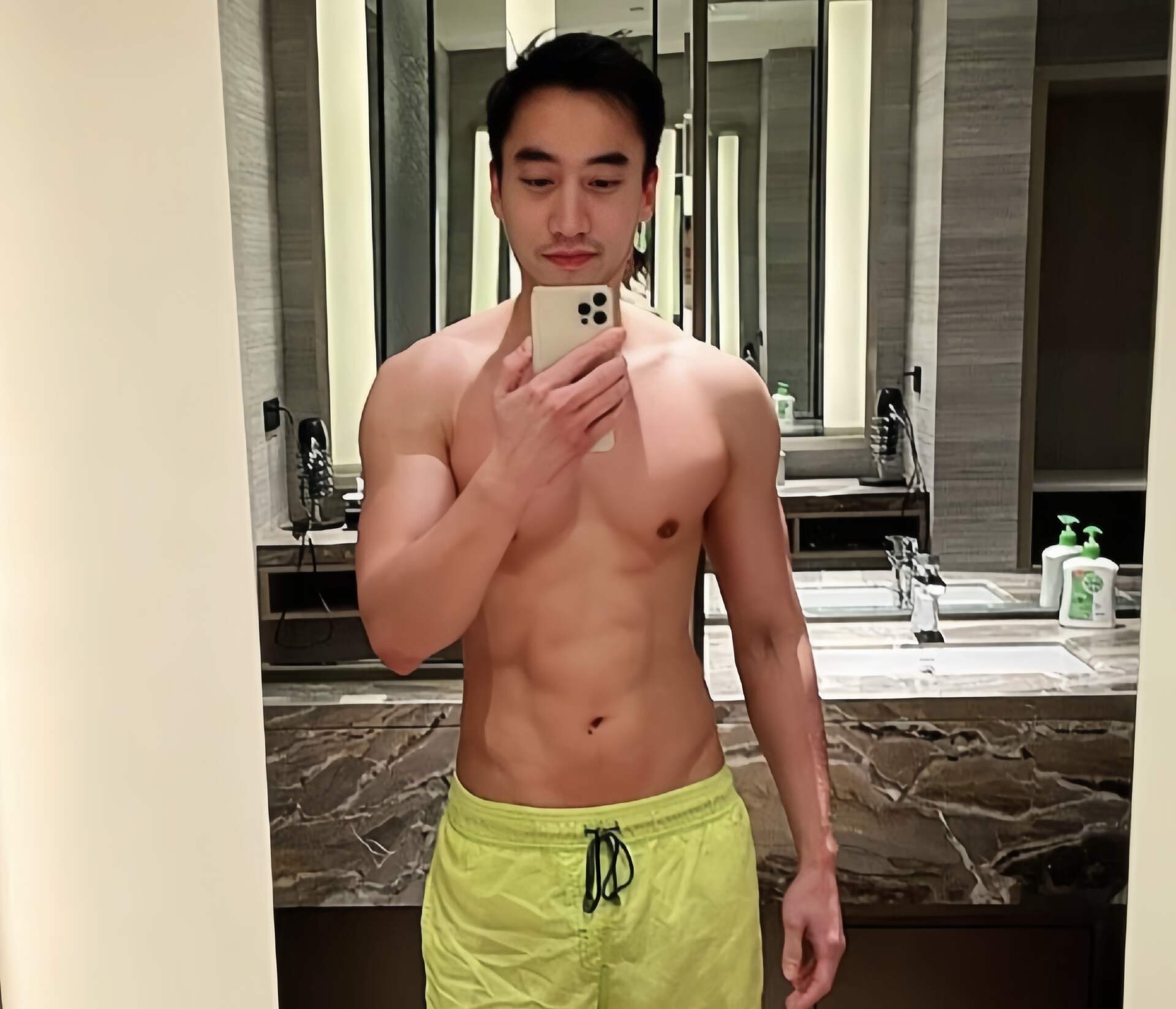 突发！阿娇前夫再曝离婚，结束人生第三段婚姻，妻子一夜删光合照