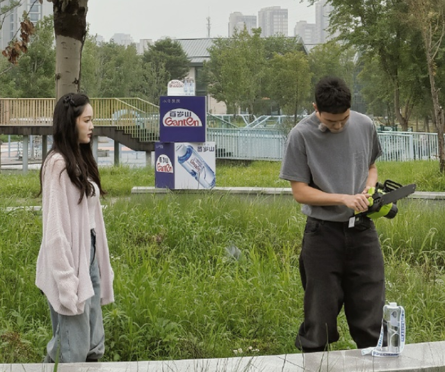 看了46岁陈乔恩与小3岁阮经天同框,才发现她无惧岁月,依然童颜