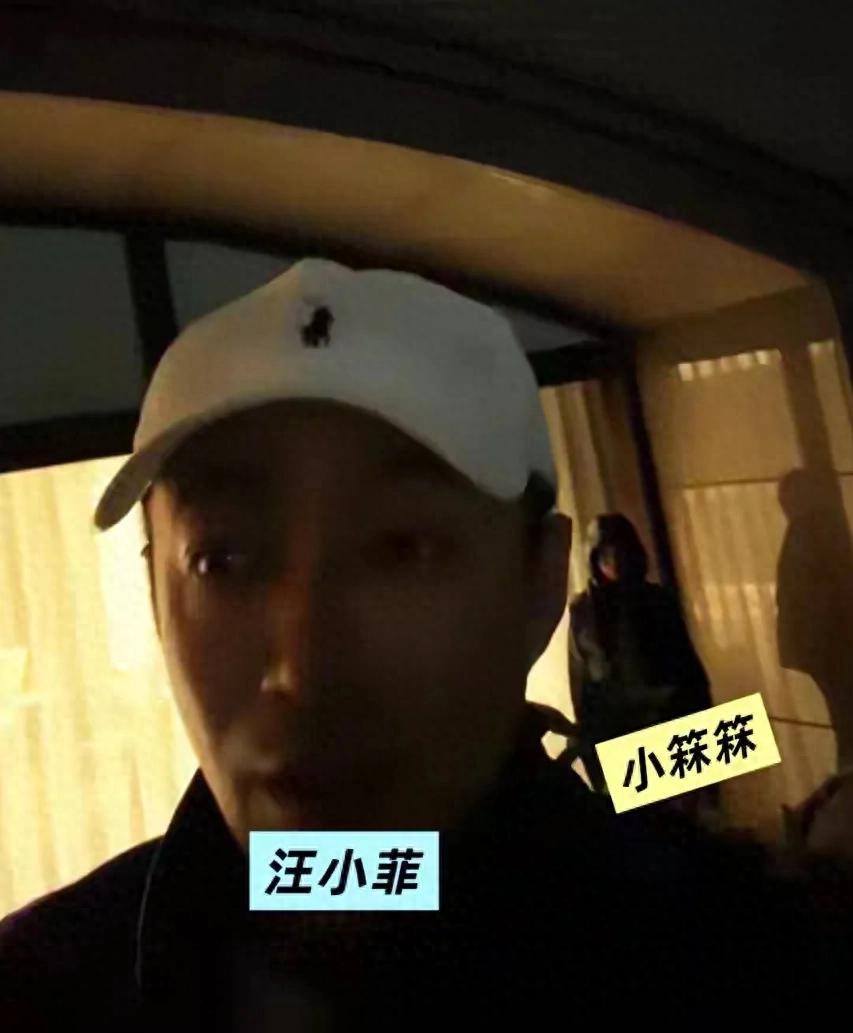 汪小菲带儿女吃路边摊！阿姨司机同坐一桌好热闹，玥儿很黏马筱梅