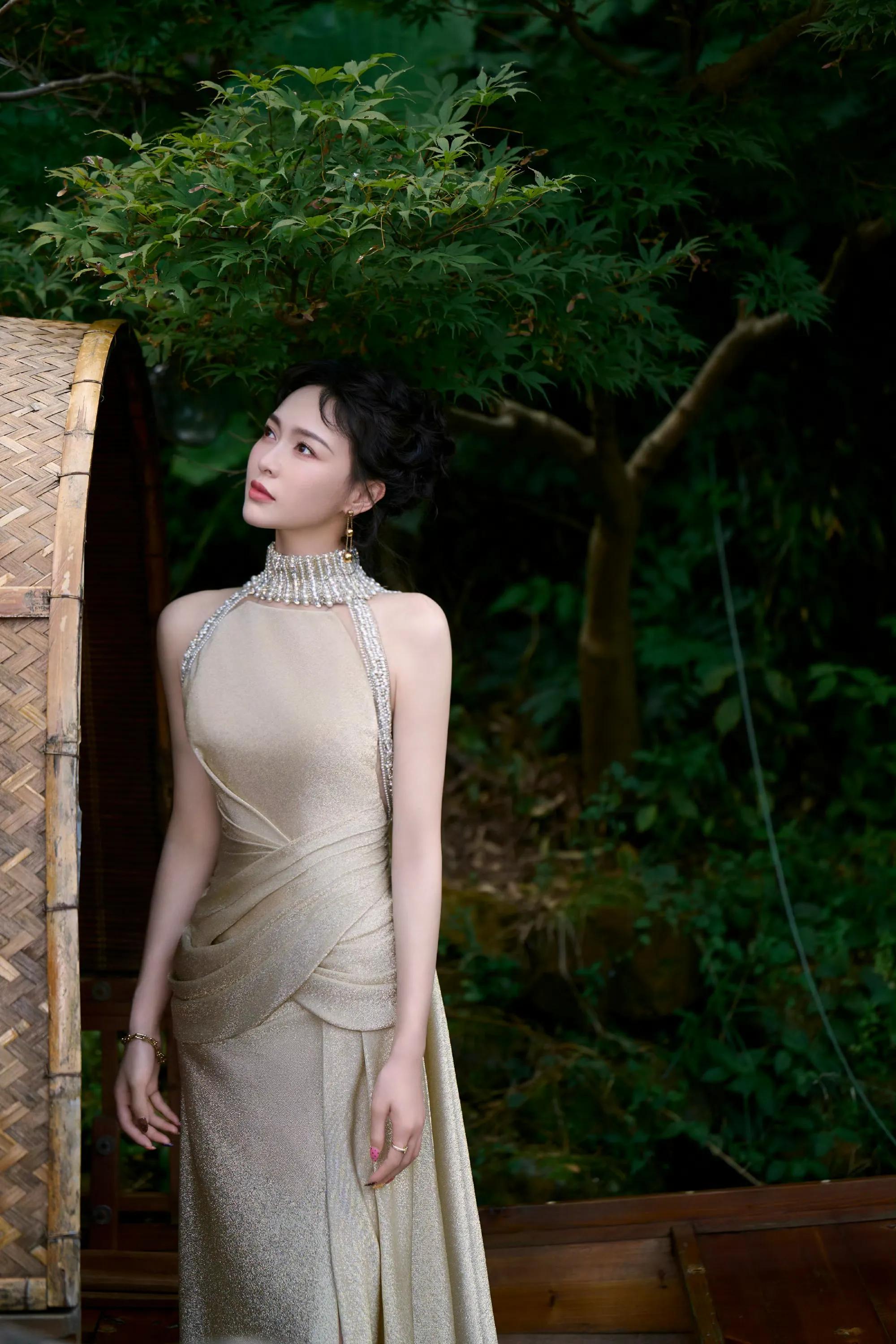 唐嫣贵妇装造型优雅迷人