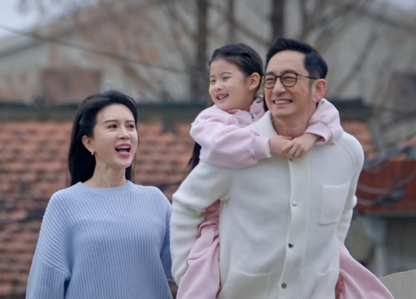 女演员别乱动脸，《骄阳似我》4个妈年轻时美貌如花，如今差别大