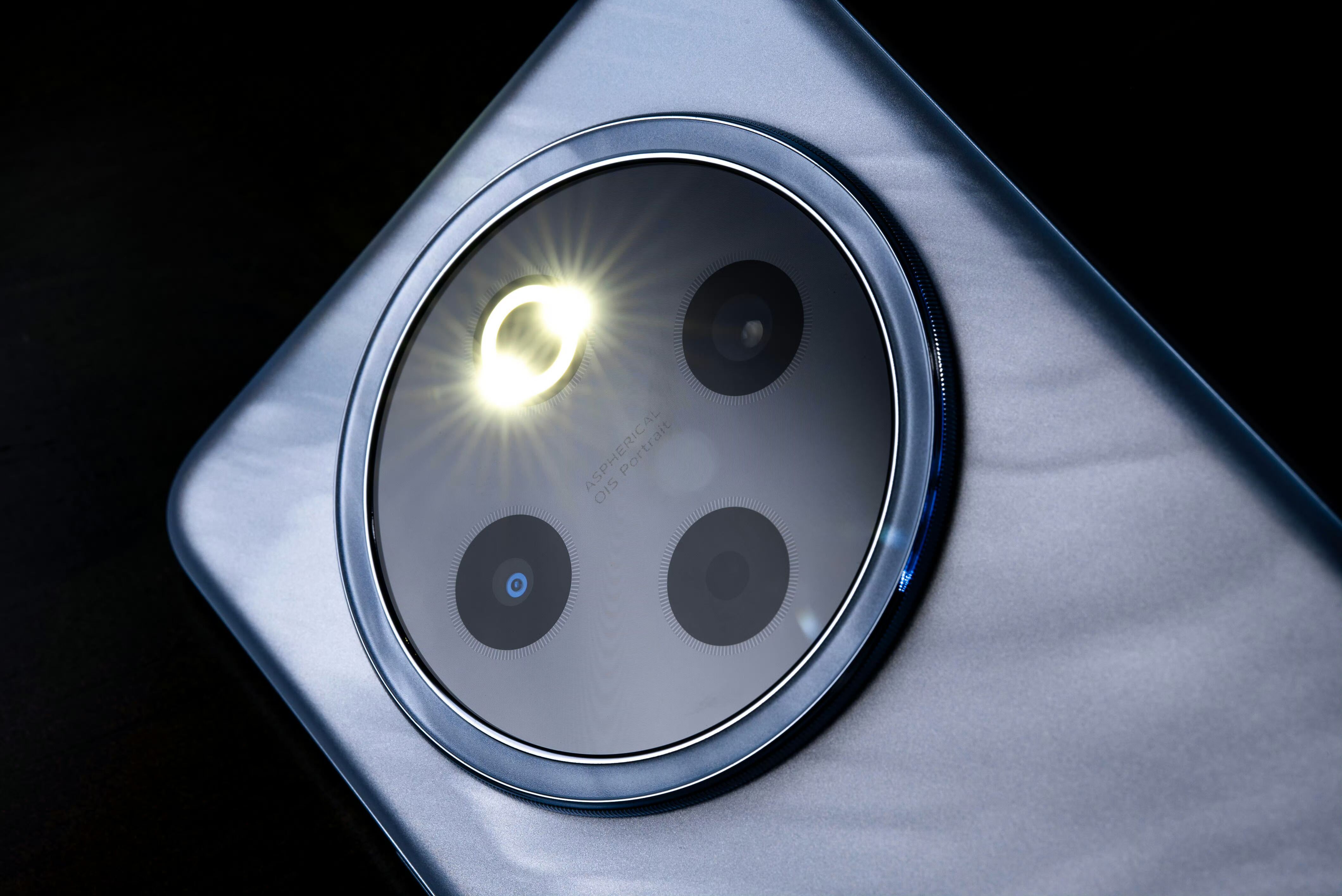 vivo果斷“亮劍”，驍龍7sGen3+7300mAh，國補后更劃算了