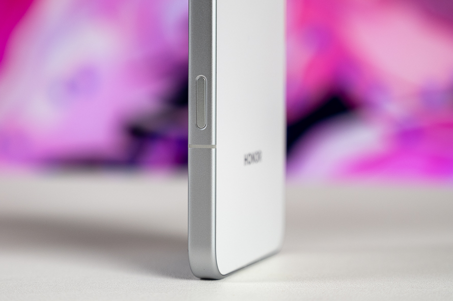 榮耀WIN RT測評：主動散熱風扇搭配10000mAh電池，滿足玩家向往