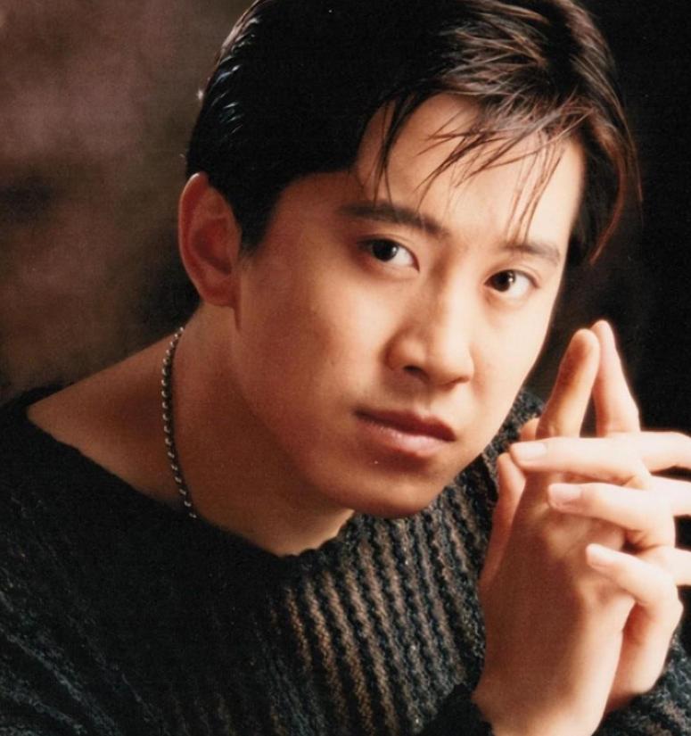 他曾8次登上春晚却因作死入狱，今54岁无人问津，老搭档早已断联