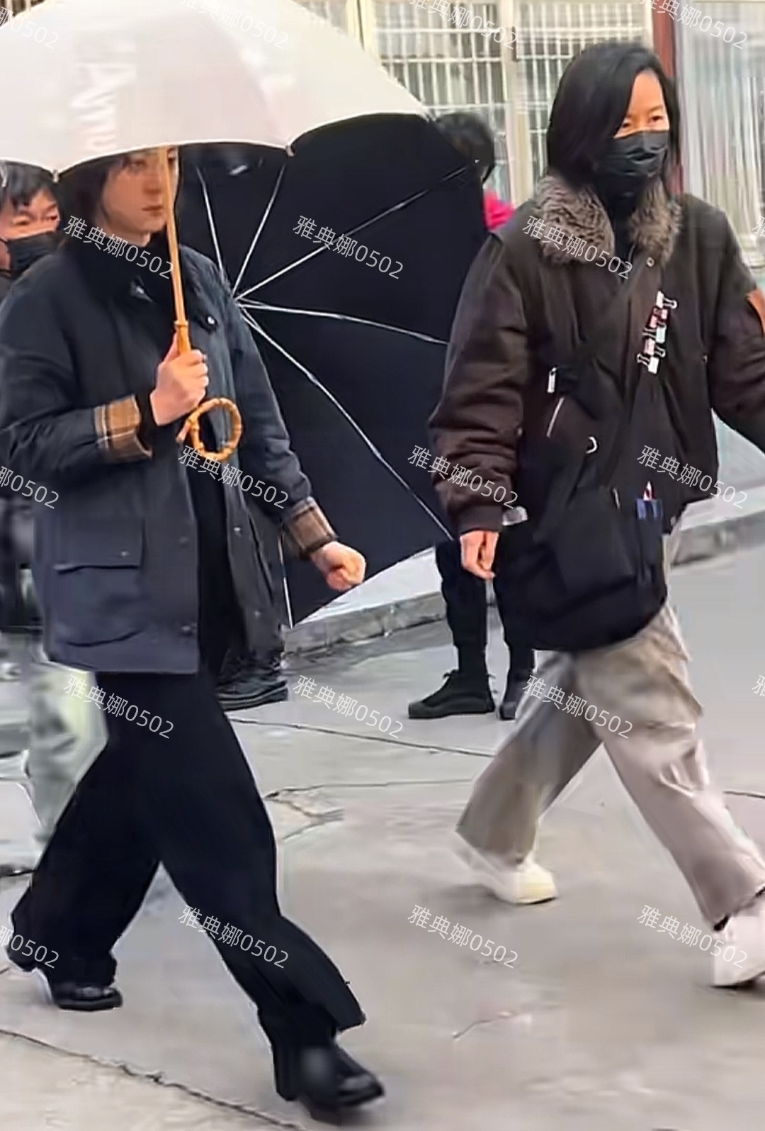 无锡偶遇孙俪拍戏她板着脸面色凝重眼神略凶不知是不是在酝酿情绪