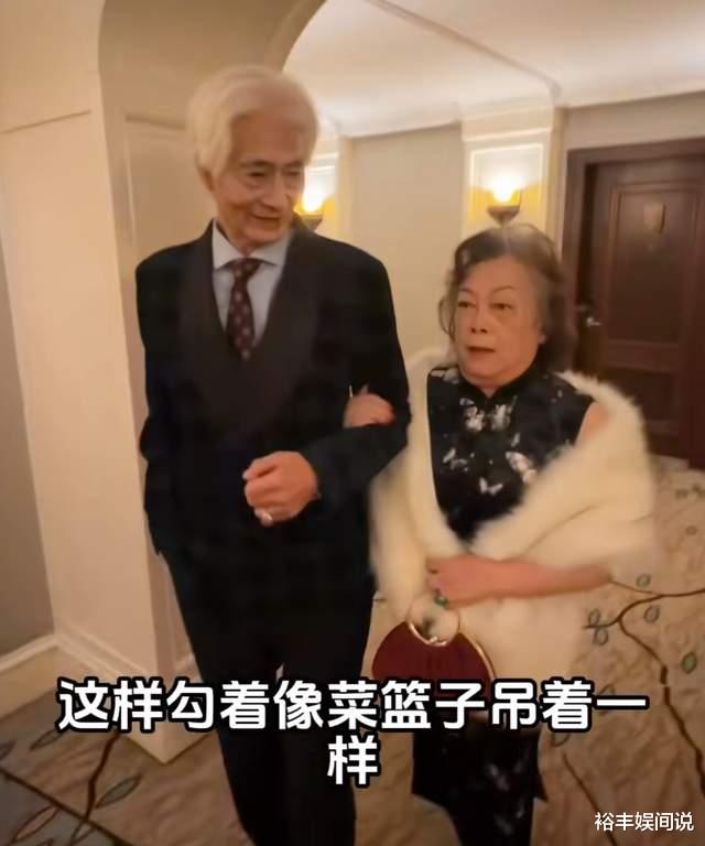 陈龙为父母庆祝“金婚”，花重金1.88万订套房，儿媳缺席惹争议