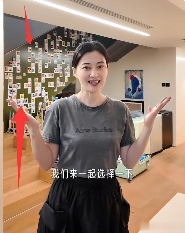 梅婷豪宅内景曝光,墙上挂满名画和照片,地上堆满杂物乱得很真实