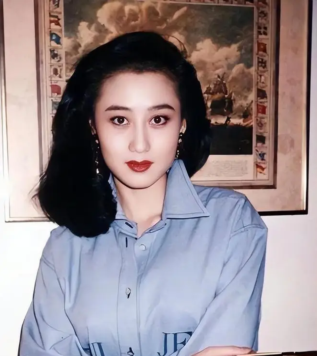 利智以泪洗面,被李连杰抛弃、住地下室10年的黄秋燕却成人生赢家