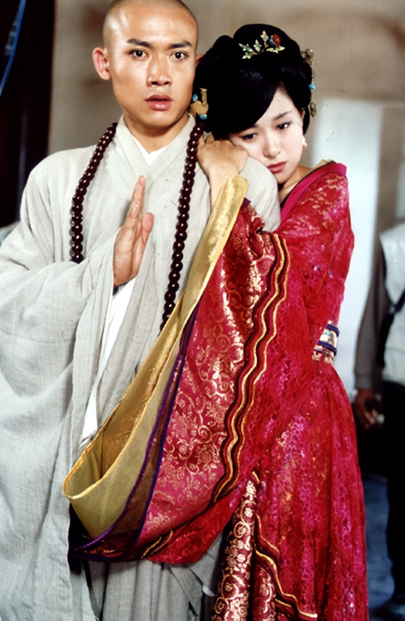 聂远夫妇为爱女庆生,天天颜值出众让人惊艳,才11岁已拍3部剧