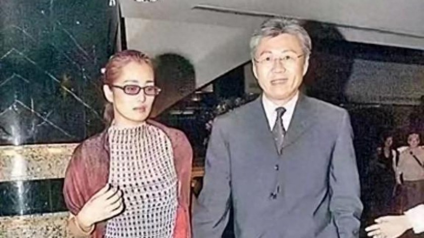 巩俐前夫身份揭秘,圈外商界精英,75岁新加坡静享天伦