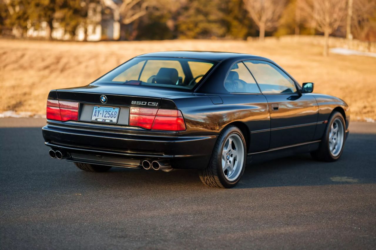 有人花6.1万美元把这辆1995年的手动版宝马850CSi“偷”回家