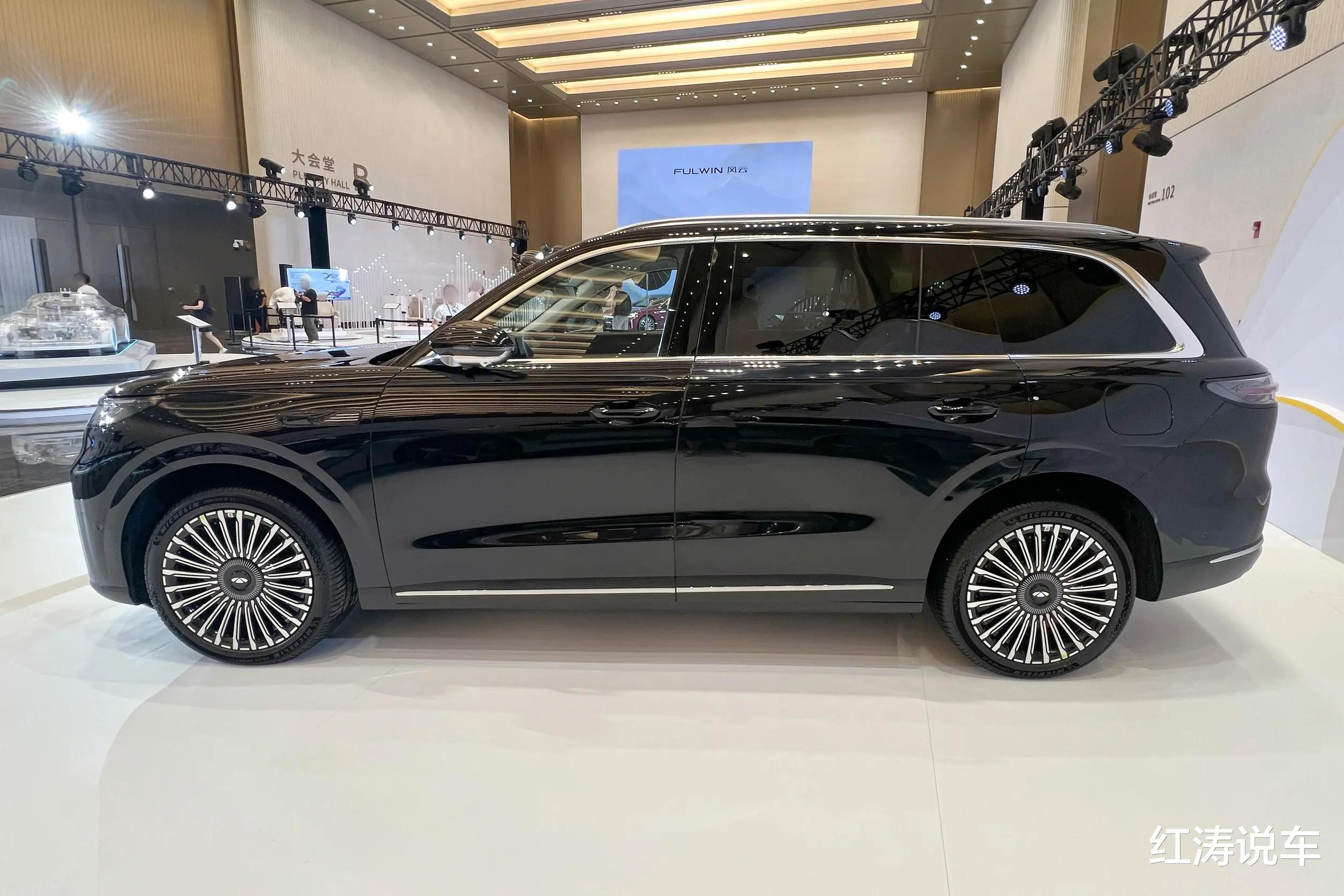 奇瑞打造的大块头，外观很霸气，配30英寸双联屏，问界M9同级别