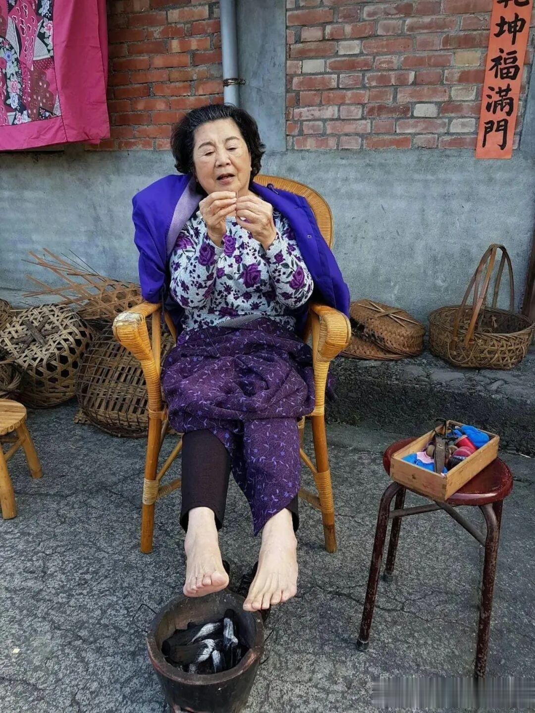 82岁资深女星惨遭频繁易角，自叹入行60年零退休金：演员最可怜！