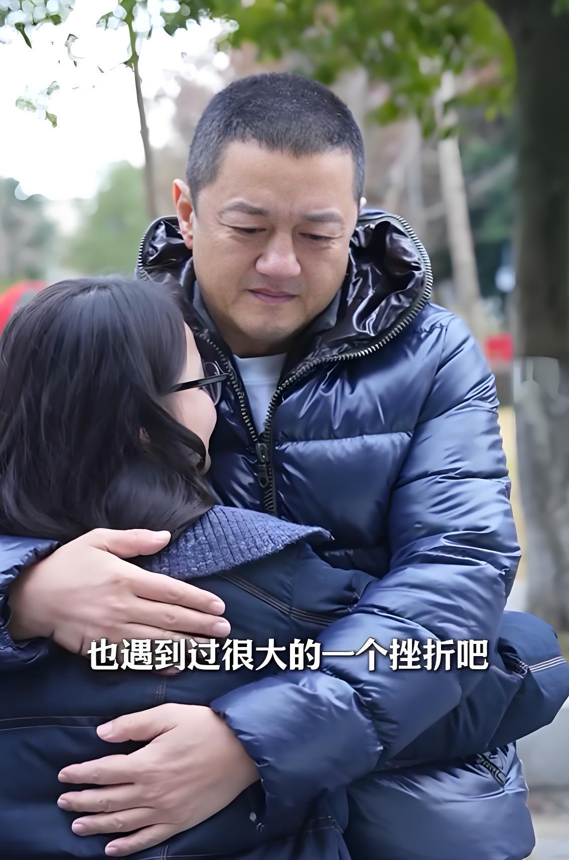 李亚鹏隐藏17年的四川女儿曝光，高位截肢的她竟开改装车赴约