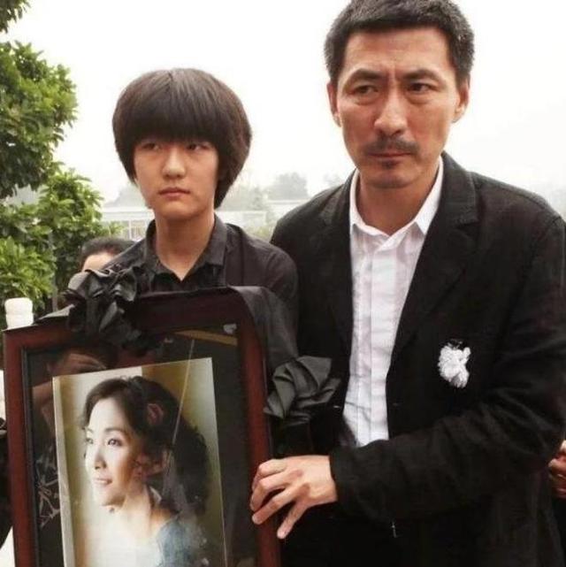 原来她早已离开！演女警红遍全国，抗癌9年去世后燕双鹰悲痛欲绝