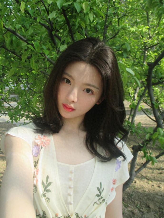 杨超越这期的表现真是太绝了,每一秒嘟在散发魅力!