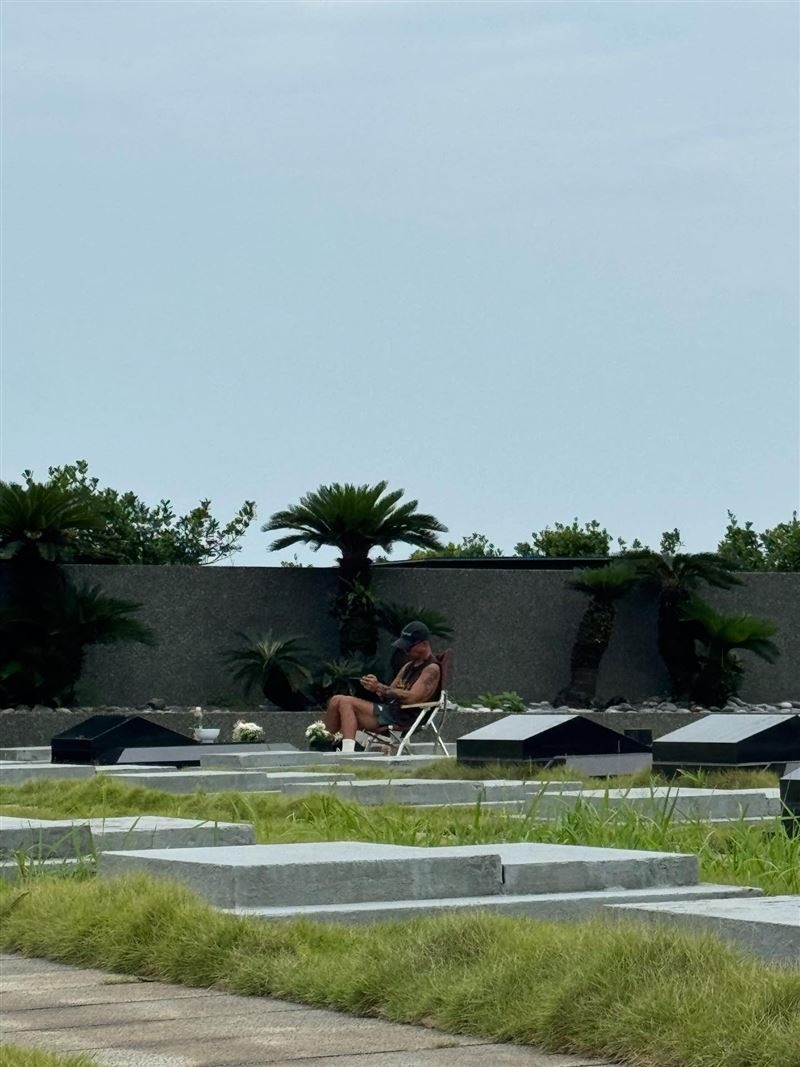 曝具俊晔连续134天守在大S墓前，每天更换鲜花保持整洁