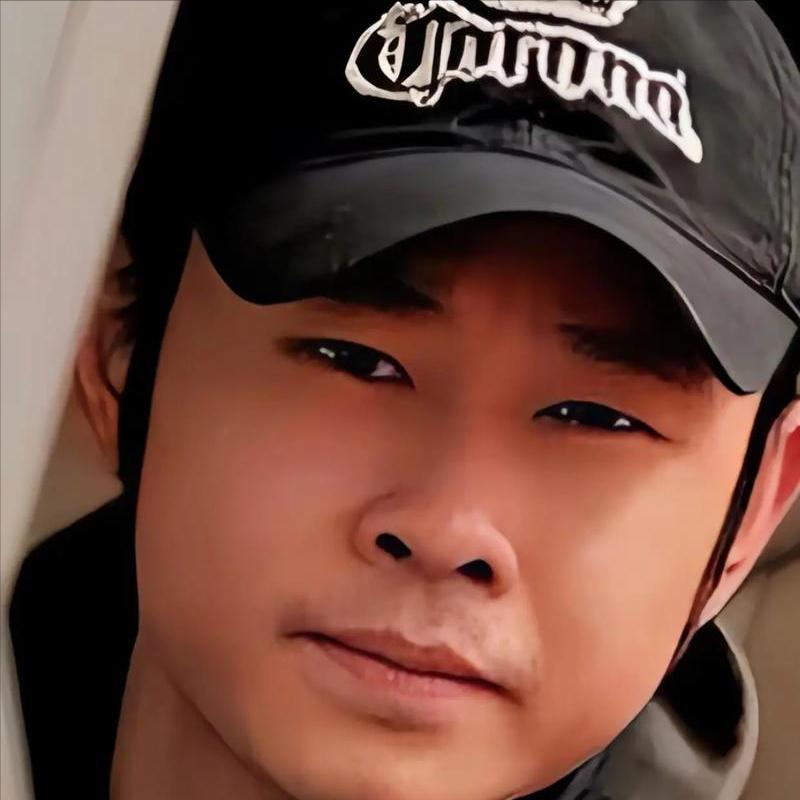 离婚34年后，再看刀郎那个\和富商私奔\的前妻，她后悔了没？