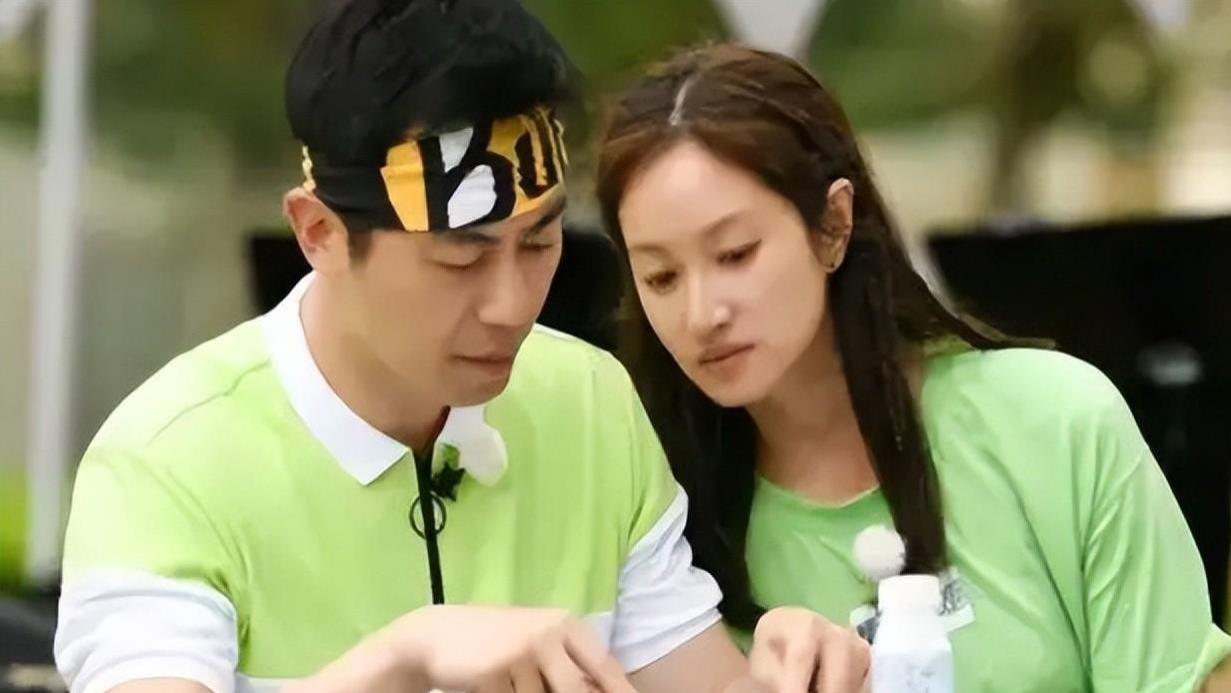 朱亚文一家人内蒙古出游，俩女儿好高，周一围林家川两家人也在