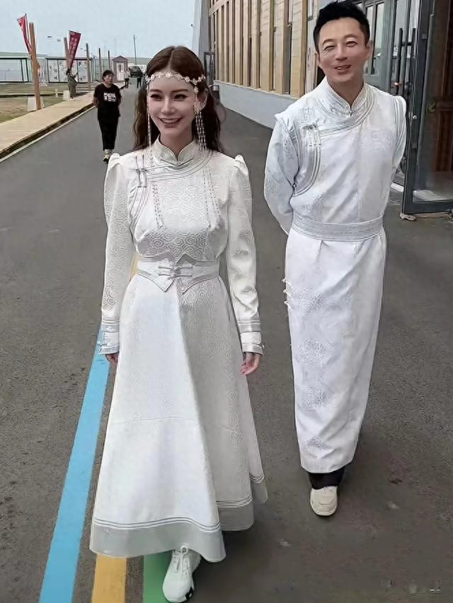 汪小菲儿子正面照公开，戴牙套导致嘴凸，颜值下滑严重没他爸帅