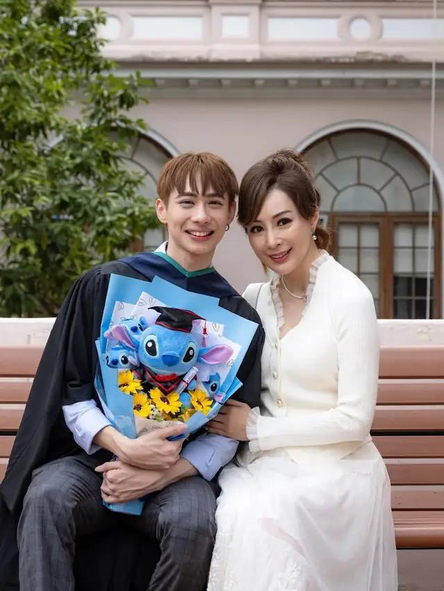 60岁女星独力凑大三儿子熬出头，与富商前夫离婚多年终迎来新恋情