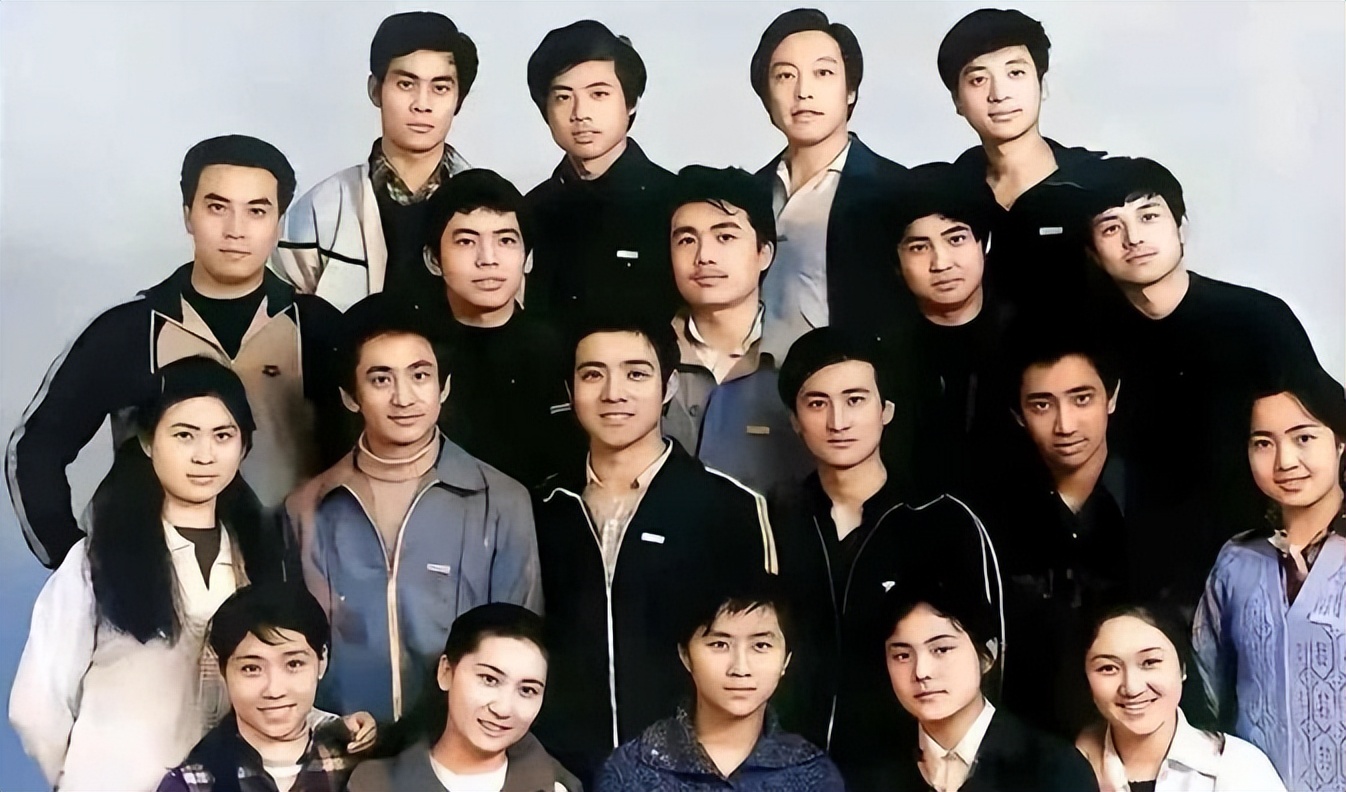 原来他们是夫妻,低调恩爱33年无绯闻,真是一个贤妻旺三代