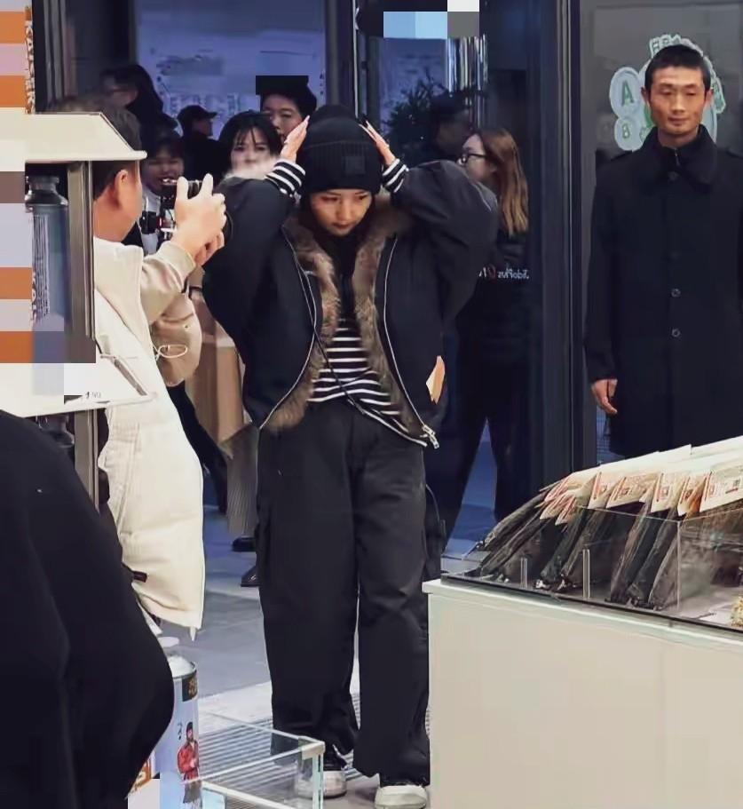 何洁超市扫货身材臃肿!39岁状态真实,离开精修图原来长这样?