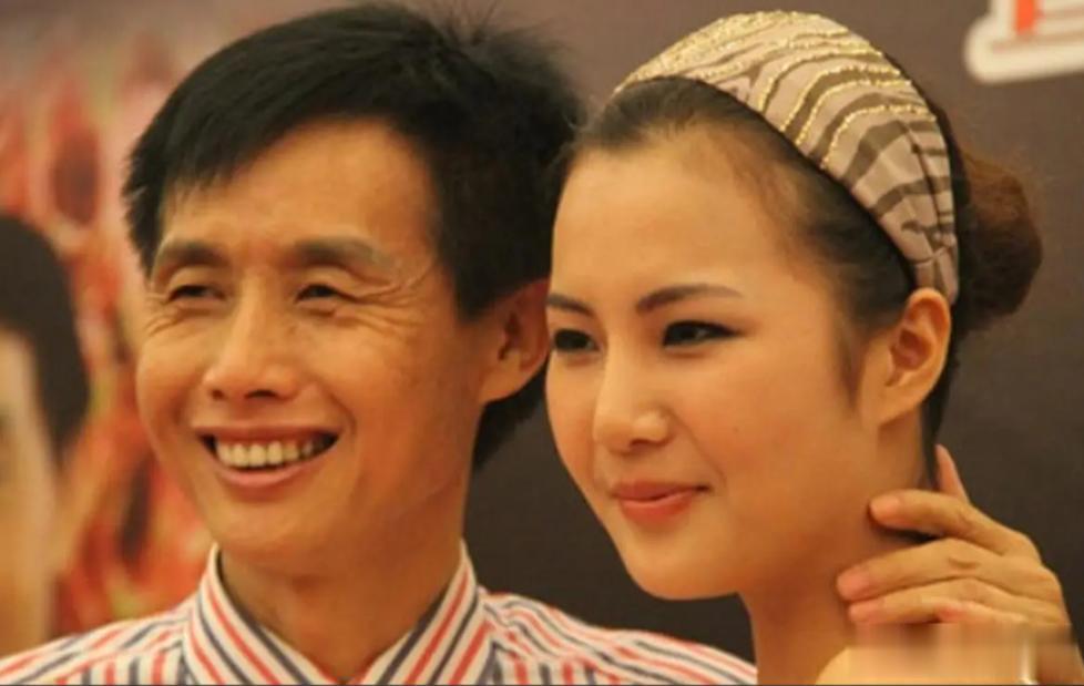 嫁大33岁干爹为妻，19岁未婚先孕，半年就被豪门抛弃，现查无此人