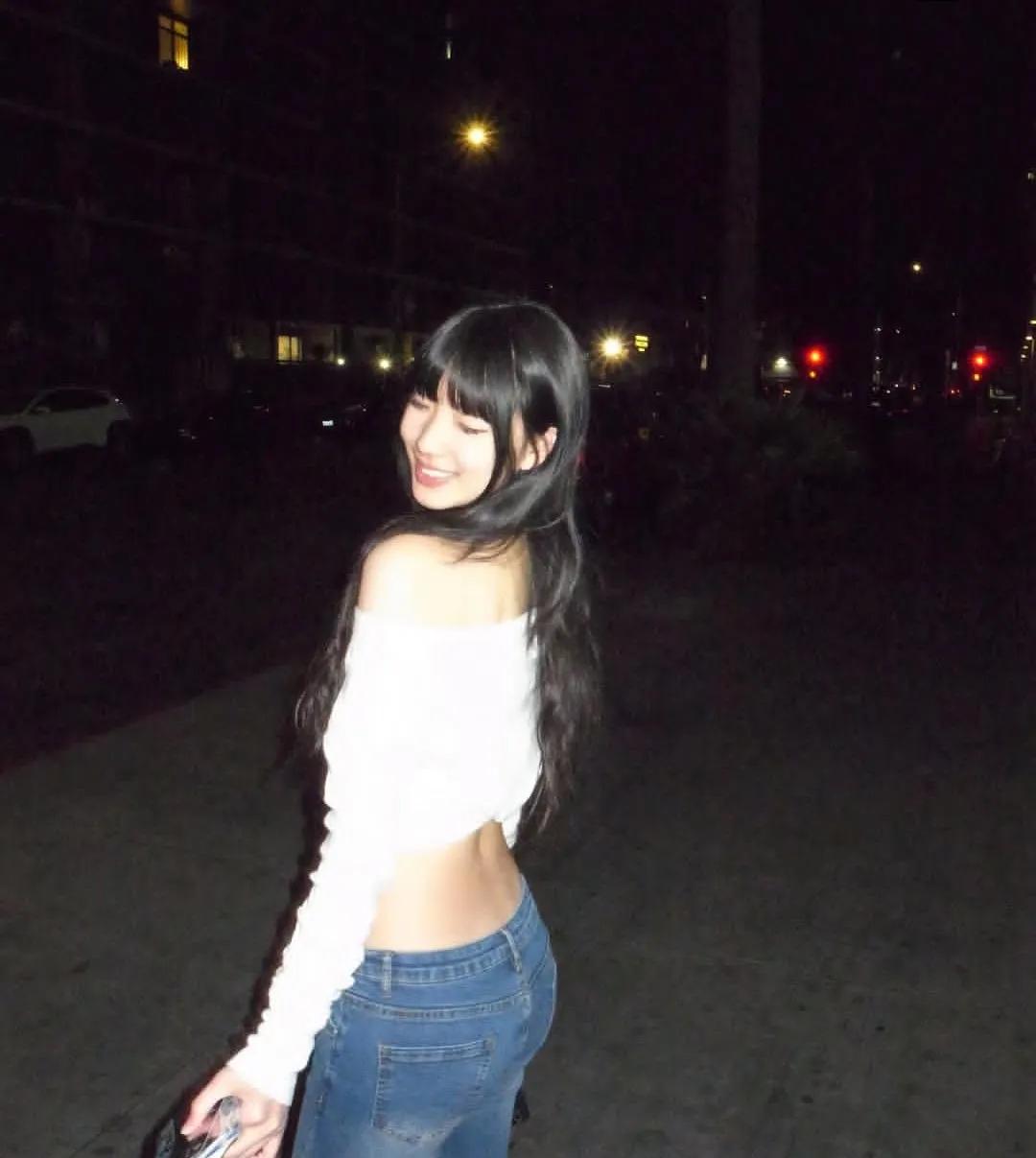 大S离世6个月,小S大女儿晒金发眯眼照,从心理学来说是自我嫌弃